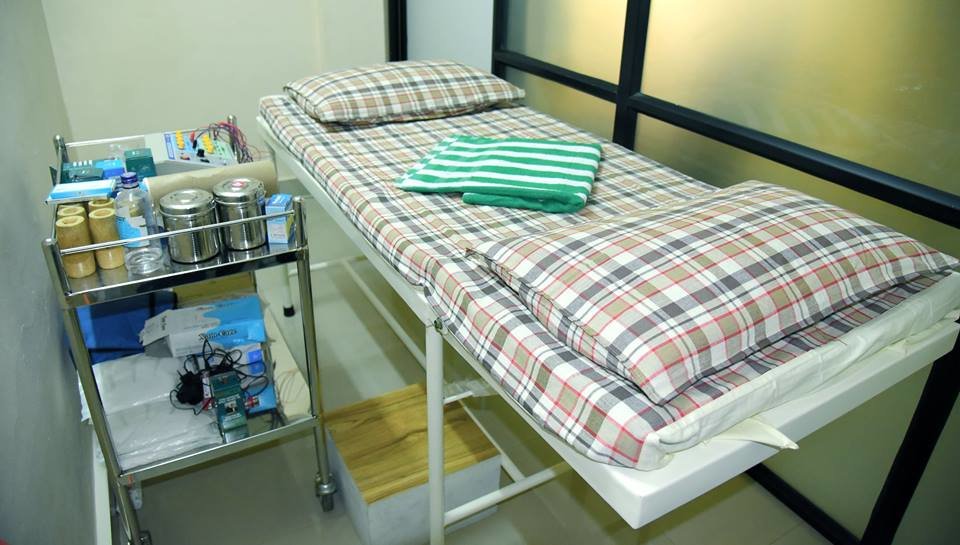 AURA الوخز بالإبر Hijama and Yoga Clinic, - AURA Acupuncture Hijama and Yoga Clinic,