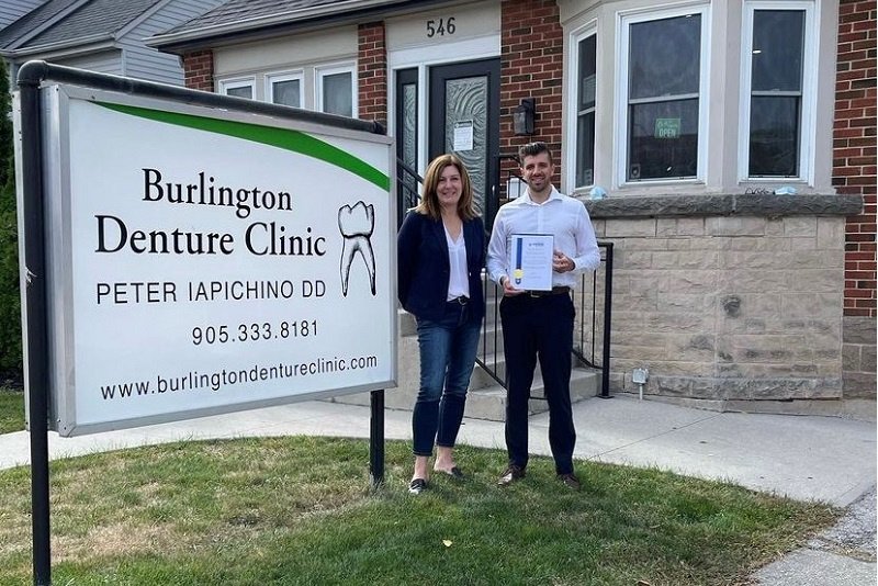 عيادة برلنغتون لطب الأسنان - Burlington Denture Clinic