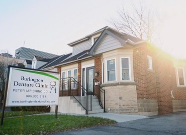 عيادة برلنغتون لطب الأسنان - Burlington Denture Clinic