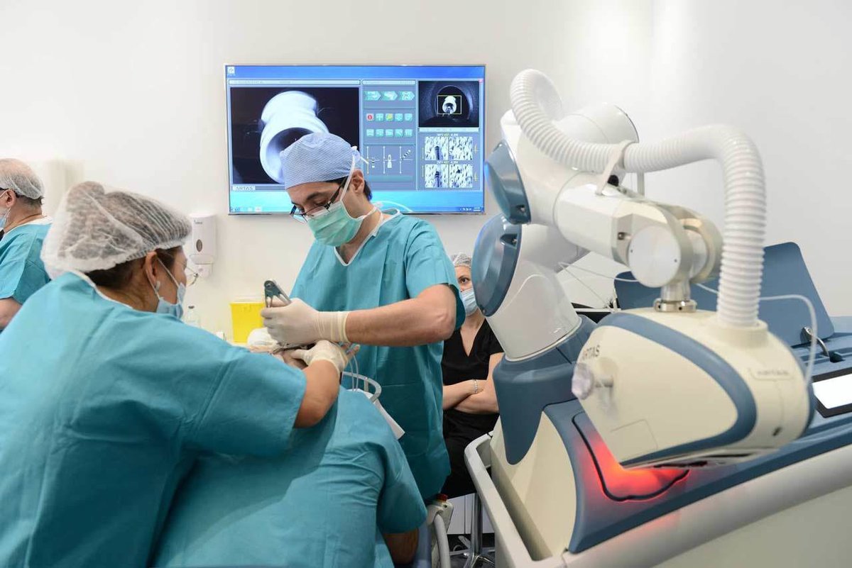عيادة زراعة الشعر في باريس - Clinic of Hair Transplant in Paris