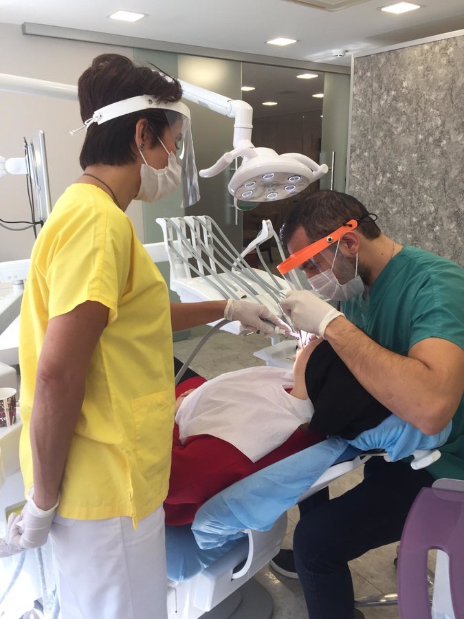 CROWN ESTETIK الأسنان - CROWN ESTETIK DENTAL
