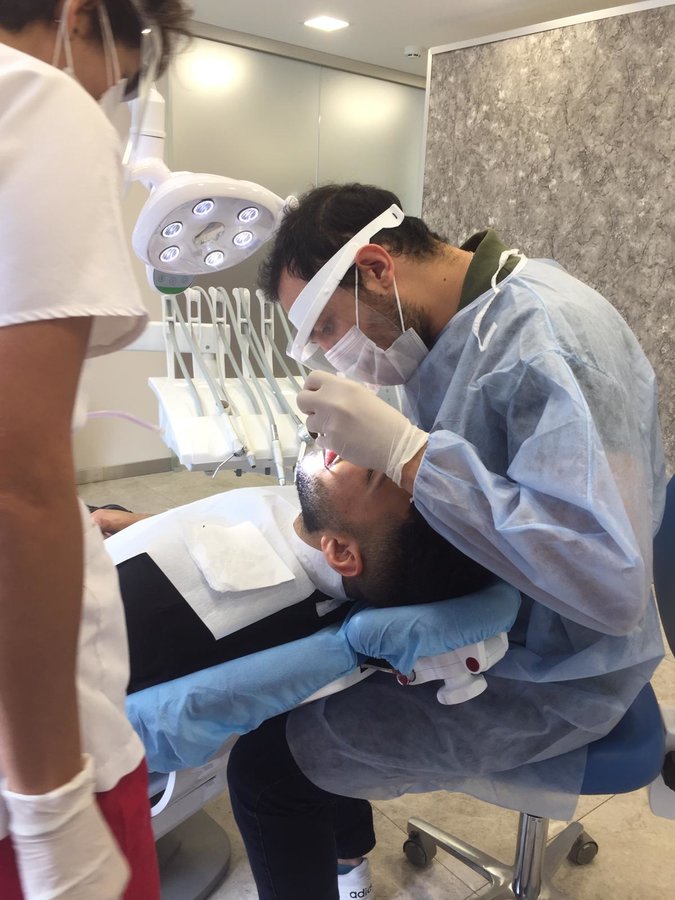 CROWN ESTETIK الأسنان - CROWN ESTETIK DENTAL