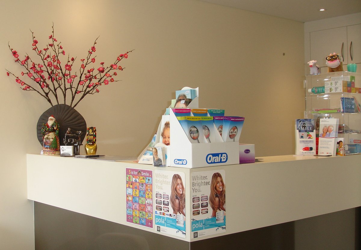 العناية بالأسنان Dente Dental Care - Dens in Dente Dental Care