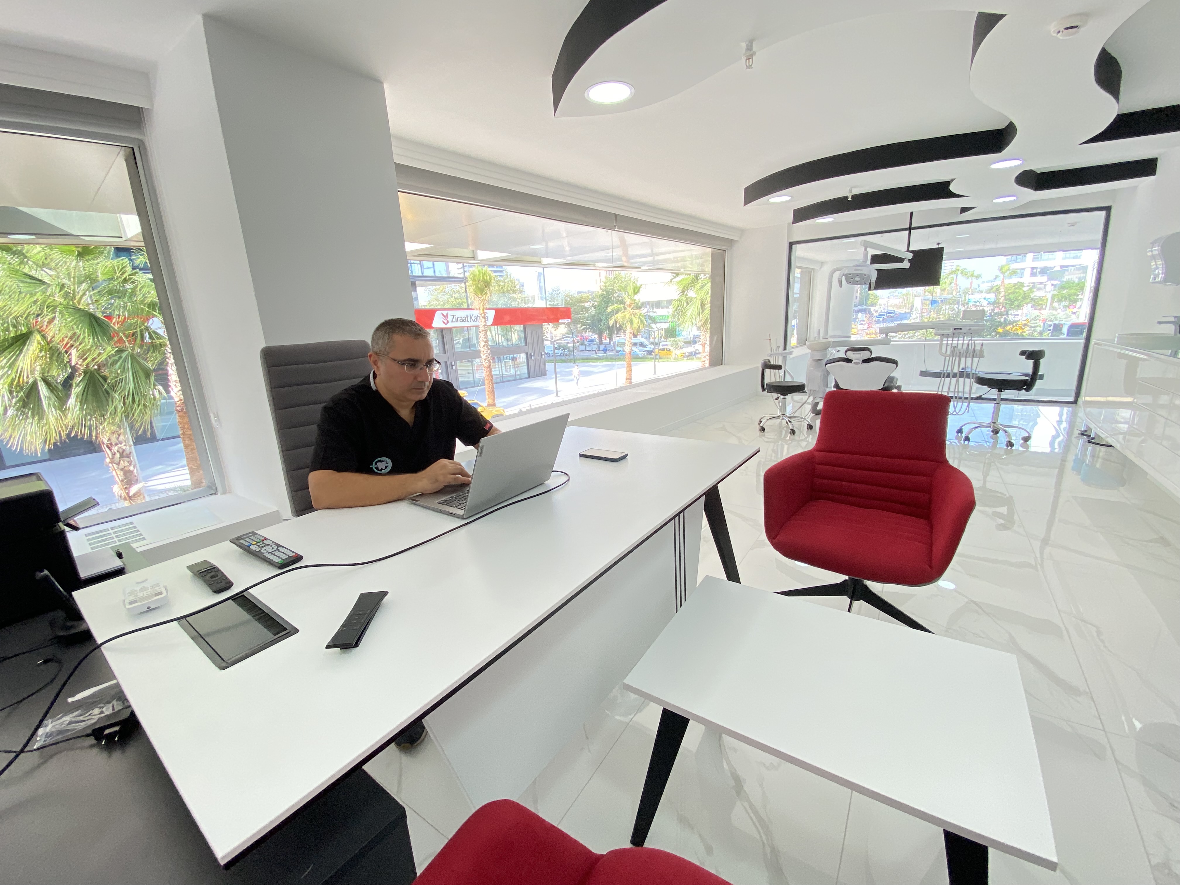 عيادة دنت غلو لطب الأسنان - Dent Glow Dental Clinic