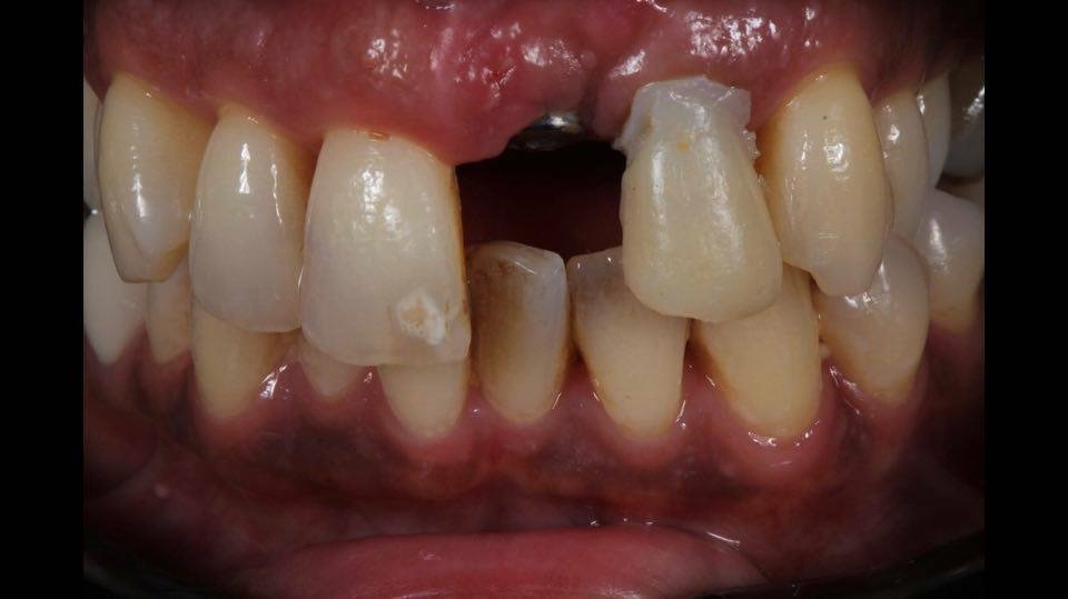 عيادة طب الأسنان في خانيا - Dental Clinic of Chania