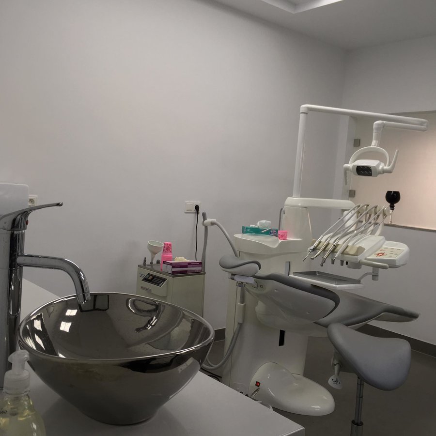 طبيب أسنان الحمامات: الدكتورة هدى دجيبالي - Dentist Hammamet: Dr Houda Djebali