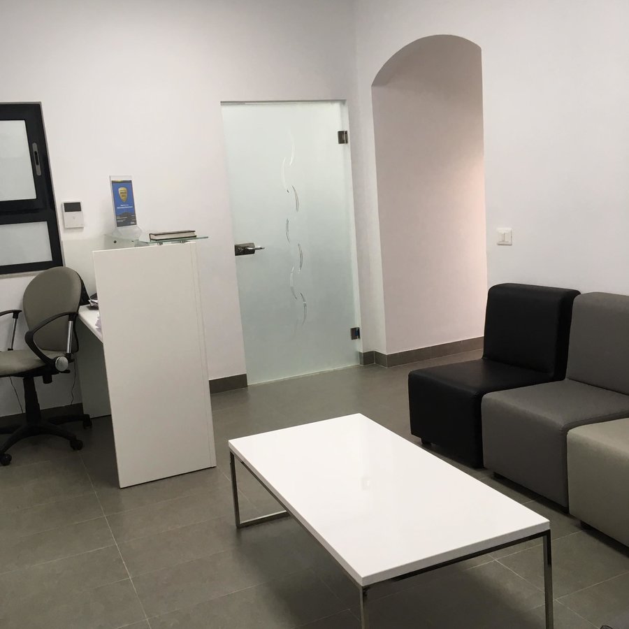 طبيب أسنان الحمامات: الدكتورة هدى دجيبالي - Dentist Hammamet: Dr Houda Djebali