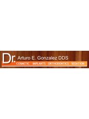 الدكتور أرتورو إ. - Dr. Arturo E. Gonzales
