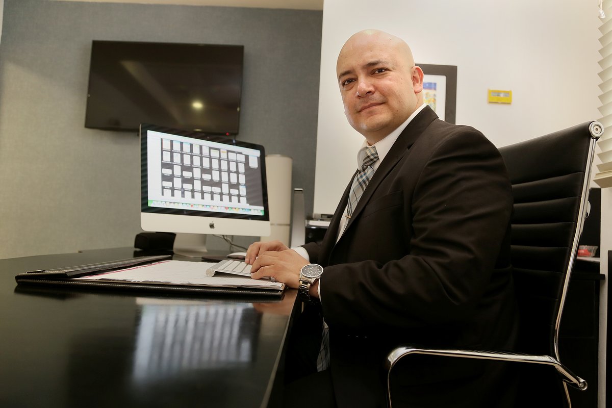 Dr. César Zepeda Najar - Dr. César Zepeda Najar