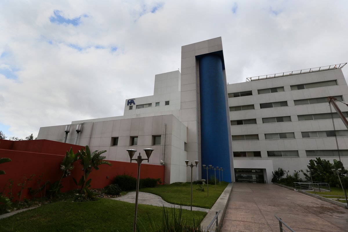 Dr. César Zepeda Najar - Dr. César Zepeda Najar