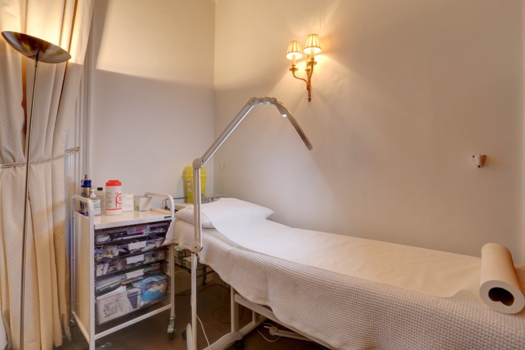 Dr Daniel Glass - Dr Daniel Glass