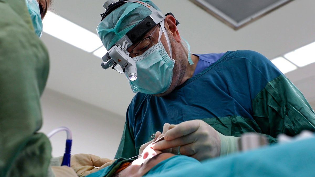 Dr Ercan Demiray MD, Aesthetic and Plastic Surgeon - Dr Ercan Demiray MD, Aesthetic and Plastic Surgeon