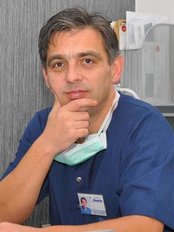 الدكتور فيسنيك كاسابي - Dr Fisnik Kasapi