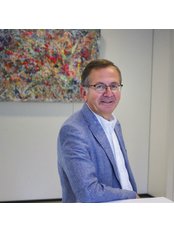 Dr Jacques Duchateau - Chirurgien esthétique - Dr Jacques Duchateau - Chirurgien esthétique