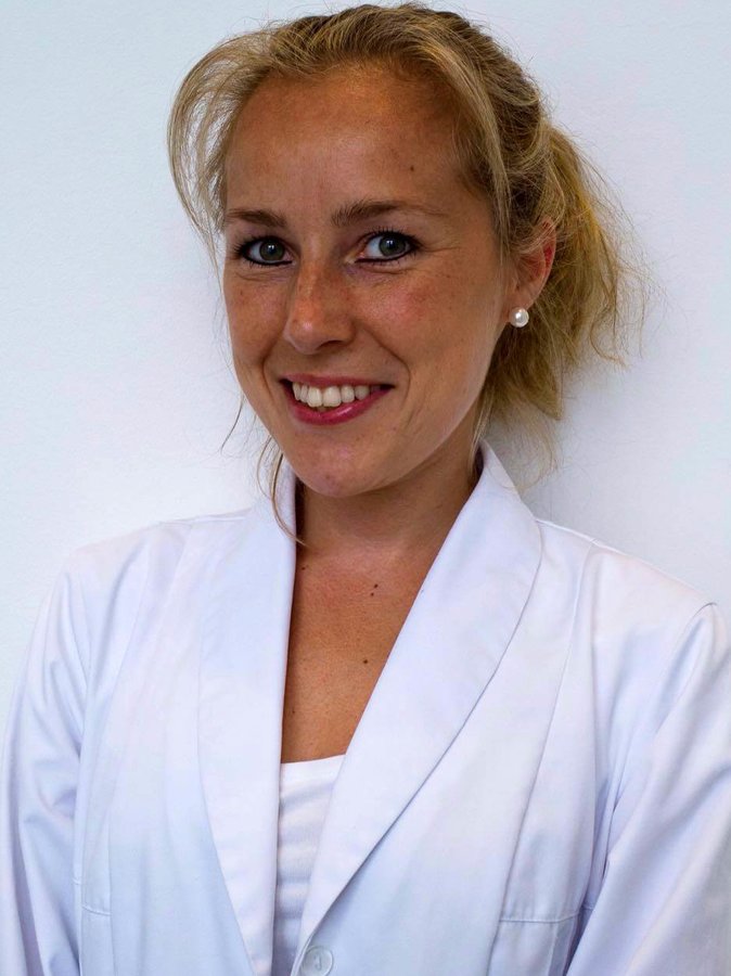 Dr. Janina Hasert - Dr. Janina Hasert