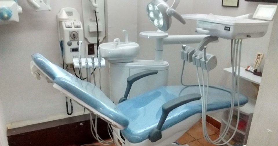 الدكتور Jesus في مجموعة Valenzuela لطب الأسنان - Dr Jesus at Valenzuela Dental Group