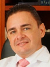 Dr. Julio Cesar Escobar - Dr. Julio Cesar Escobar
