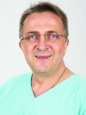 الدكتور ن. ميد. Krzysztof Jakubowski - Dr n. Med. Krzysztof Jakubowski