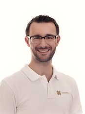 Dr. Uwe Kirschner - Dr. Uwe Kirschner
