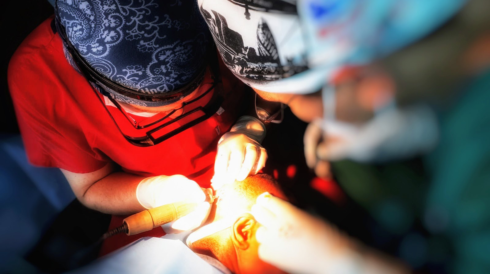 عيادة زيا يافوز لزراعة الشعر - Dr. Ziya Yavuz Hair Transplant Clinic