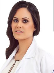 د. كارينا كالديرون - Dra. Karina Calderon