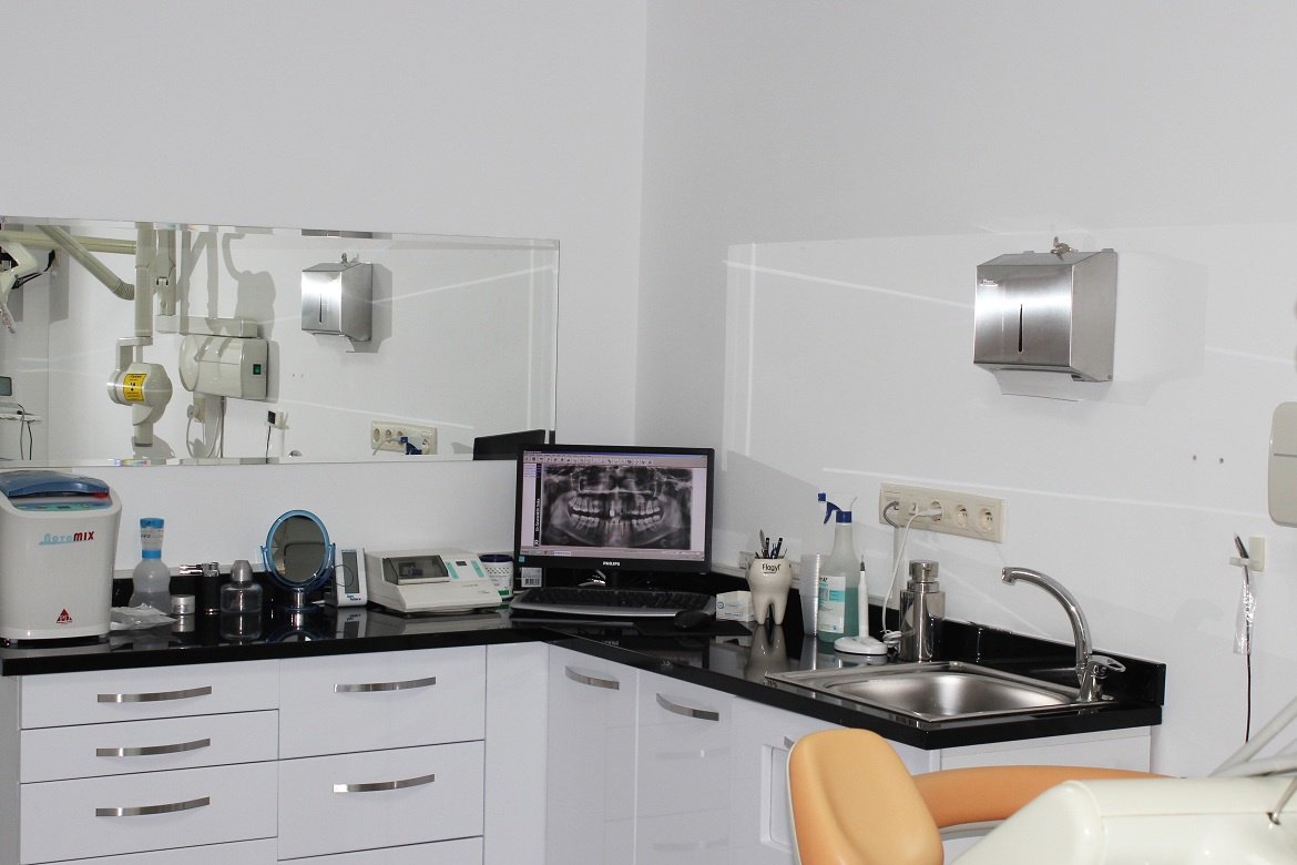 Dr.SAKA Dental Implantology and Aesthetic clinic - Dr.SAKA Dental Implantology and Aesthetic clinic