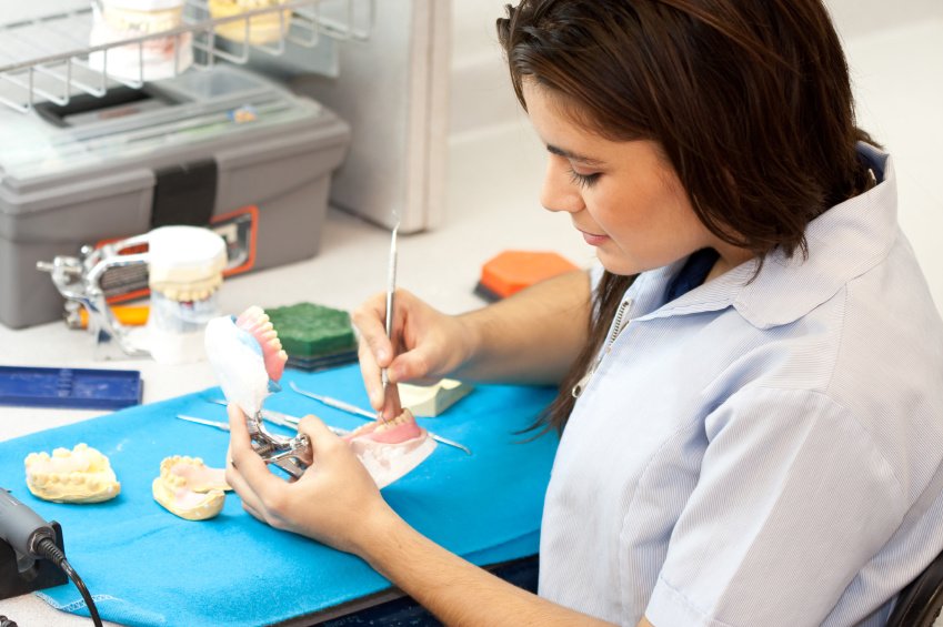 أطقم الأسنان ذات الجودة العالية - Esteem Quality Denture