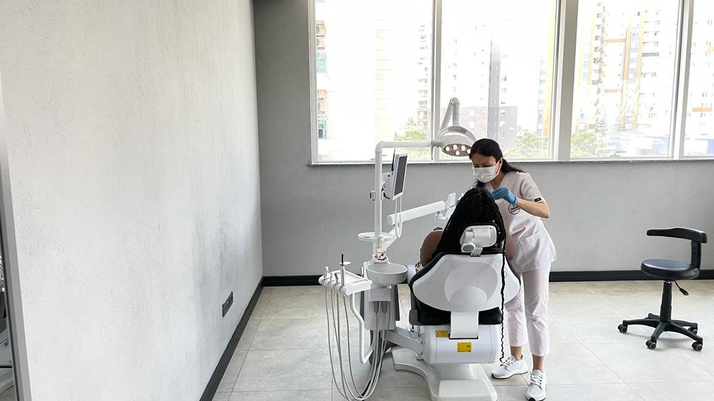 عيادة فينر لطب الأسنان - Fener Dental Clinic