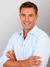 FUE العيادات زراعة الشعر مانشستر - FUE Clinics Hair Transplants Manchester