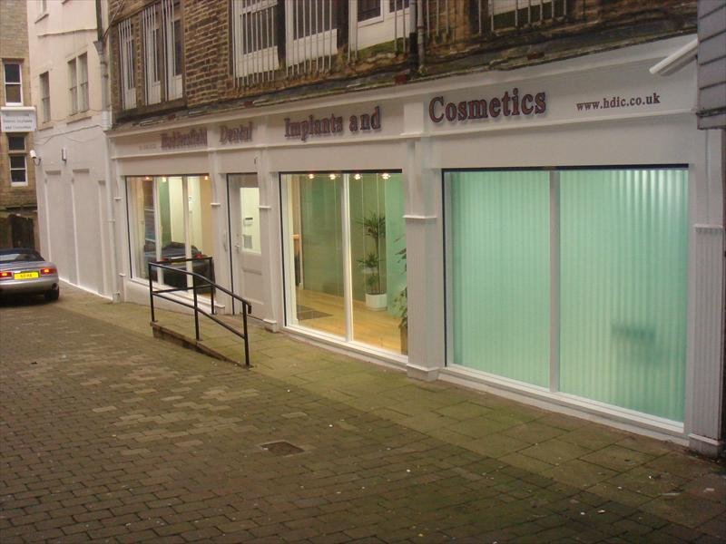 هدرسفيلد زراعة الأسنان مستحضرات التجميل - Huddersfield Dental Implants Cosmetics