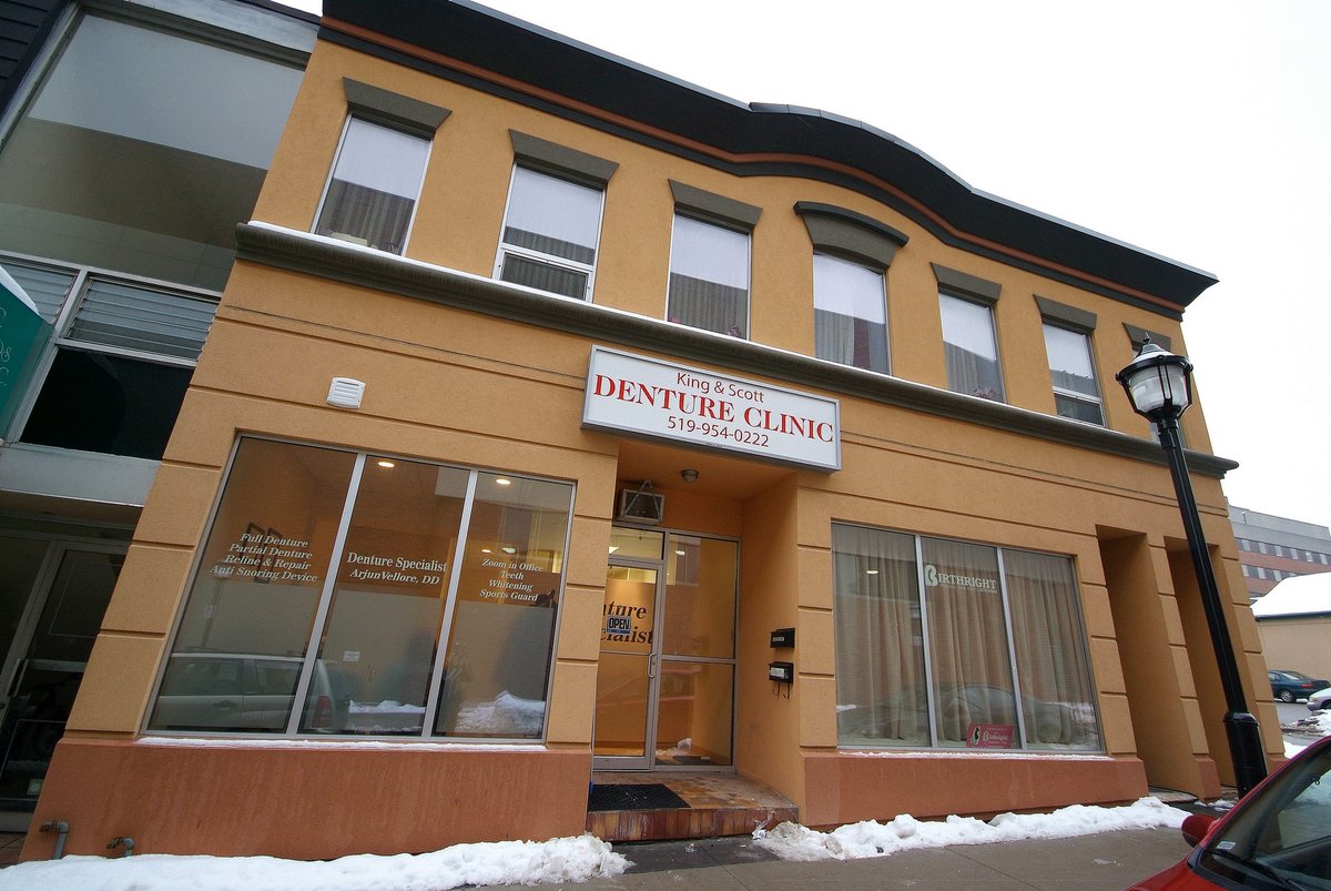 عيادة كينج آند سكوت للأسنان - King & Scott Denture Clinic