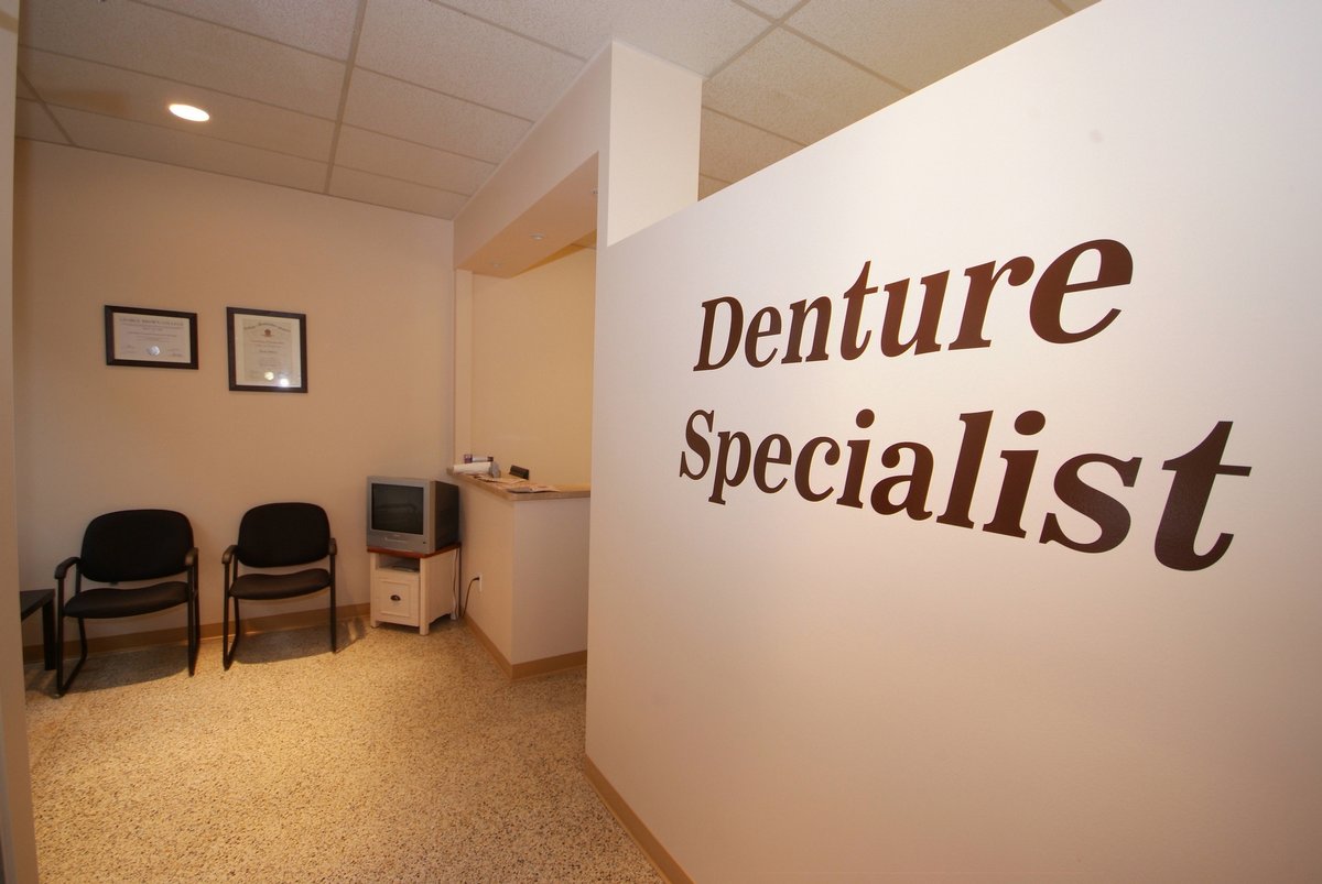 عيادة كينج آند سكوت للأسنان - King & Scott Denture Clinic