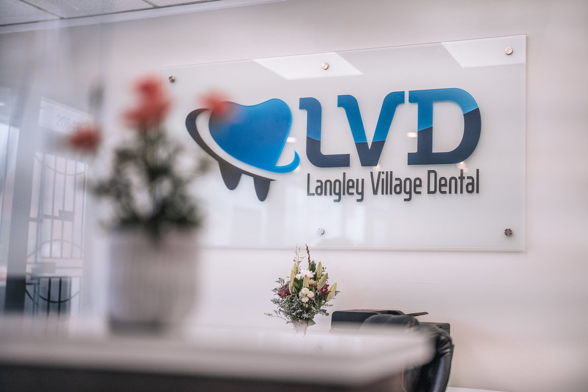 لانغلي قرية الأسنان - Langley Village Dental