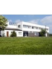 مركز Llanedeyrn الصحي ، طريق الكرة - Llanedeyrn Health Centre, Ball Road