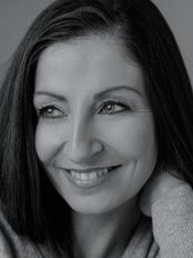 عيادة مارتينا كولينز للأسنان والجلد - Martina Collins Dental and Skin Clinic
