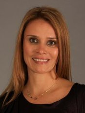 نيكول شريدر ، دكتوراه في الطب - Nicole Schrader, MD