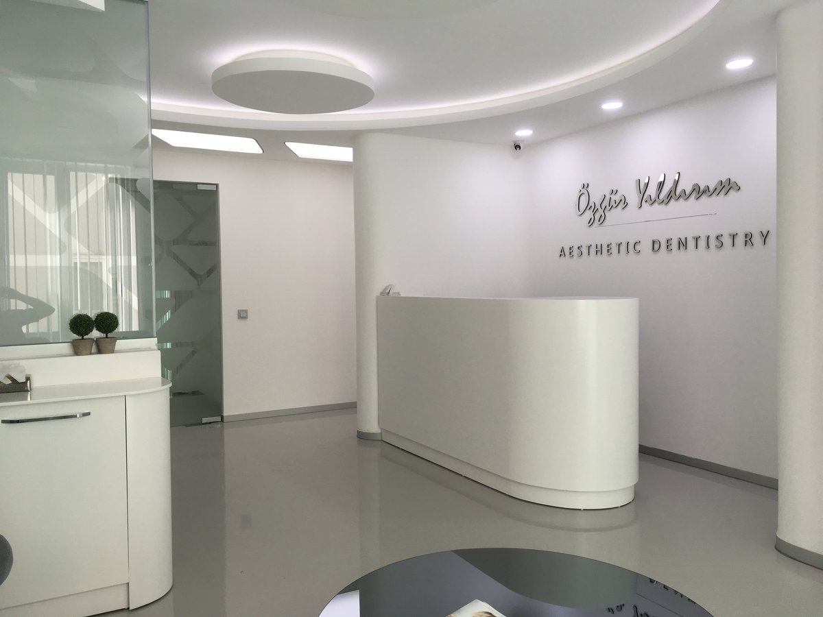 عيادة أوزغور يلدريم للأسنان التجميلية - Özgür Yıldırım Aesthetic Dental Clinic