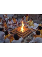 المعالج النفسي وتاجر الثروة - Psychic Healer and Fortune Teller