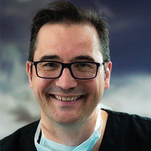 عيادة كوين سكوير لطب الأسنان والزرع - Queen Square Dental & Implant Clinic