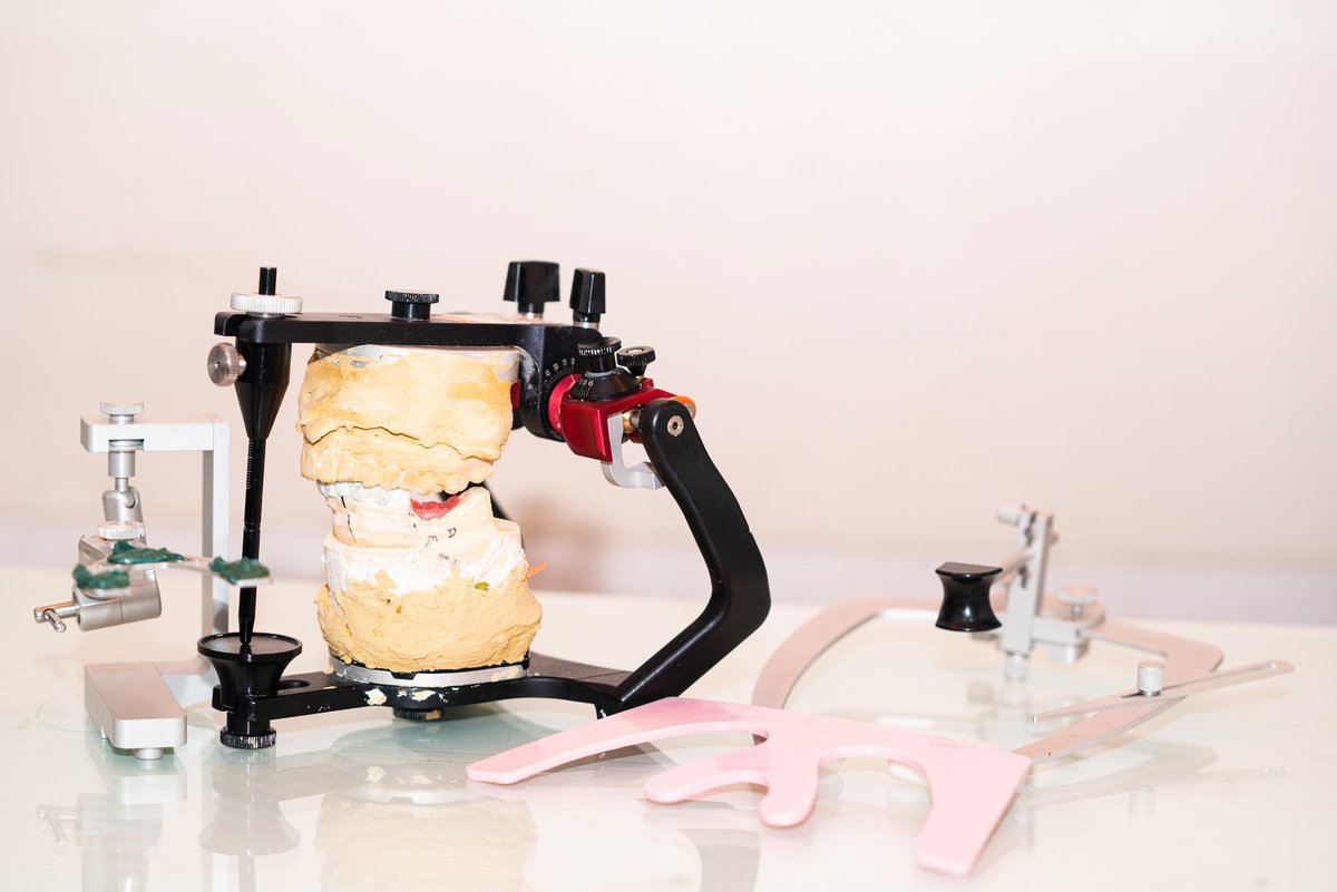 SAROJ DENTAL CLINIC AND IMPLANT CENTRE - SAROJ DENTAL CLINIC AND IMPLANT CENTRE