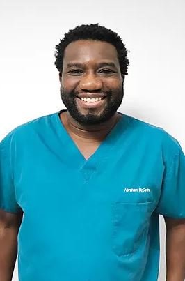 عيادة سمايلتك لطب الأسنان - Smiletech Dental Clinic