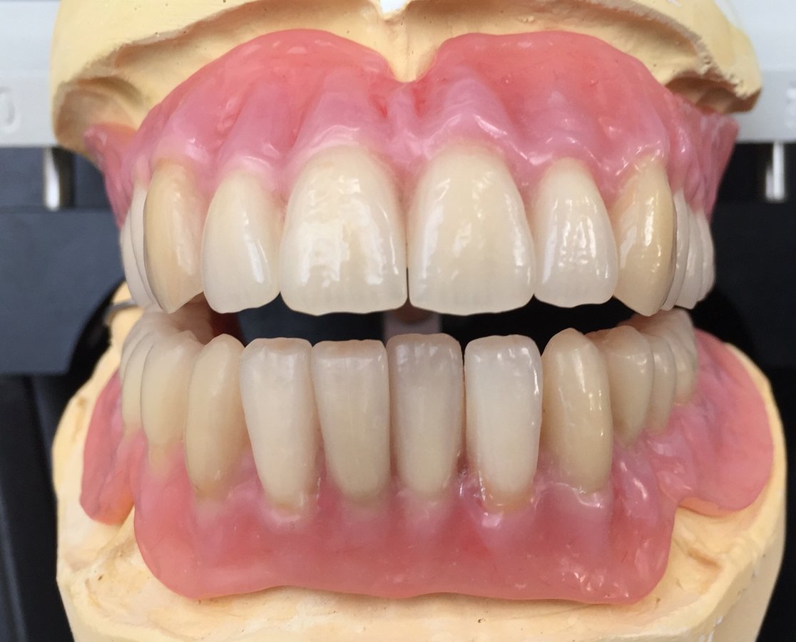 مختبر سانت جورج لطب الأسنان - St George's Dental Laboratory