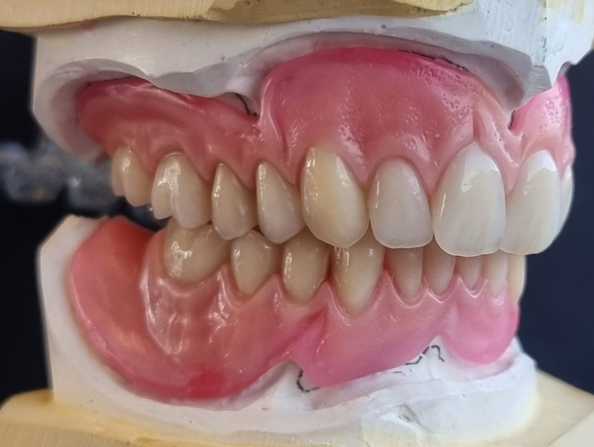 مختبر سانت جورج لطب الأسنان - St George's Dental Laboratory
