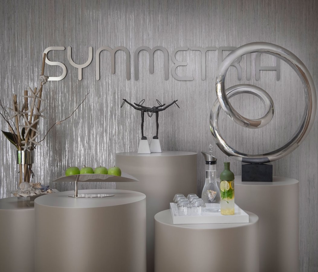 Symmetria - Symmetria