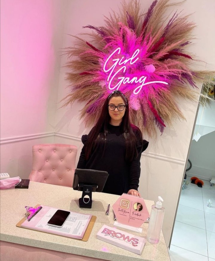 The Cosmetic Lounge - The Cosmetic Lounge