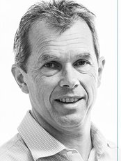 توم سندرلاند عن طريق الفم والوجه والفكين جراح Wodonga - Tom Sunderland Oral and Maxillofacial Surgeon-Wodonga