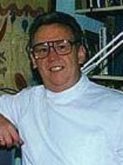 Trichology تساقط الشعر وعيادة فروة الرأس - Trichology Hair Loss and Scalp Clinic