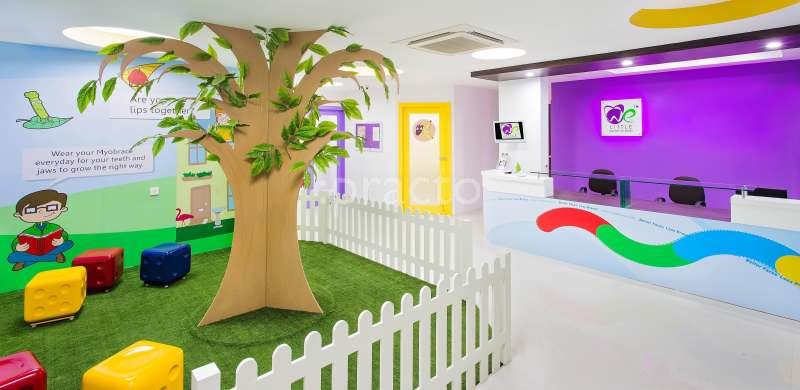 نحن نبتسم قليلاً - We Little WE Smile