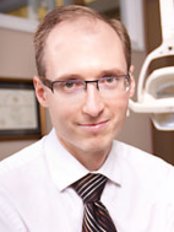 ويستديل للعناية بالأسنان - Westdale Dental Care