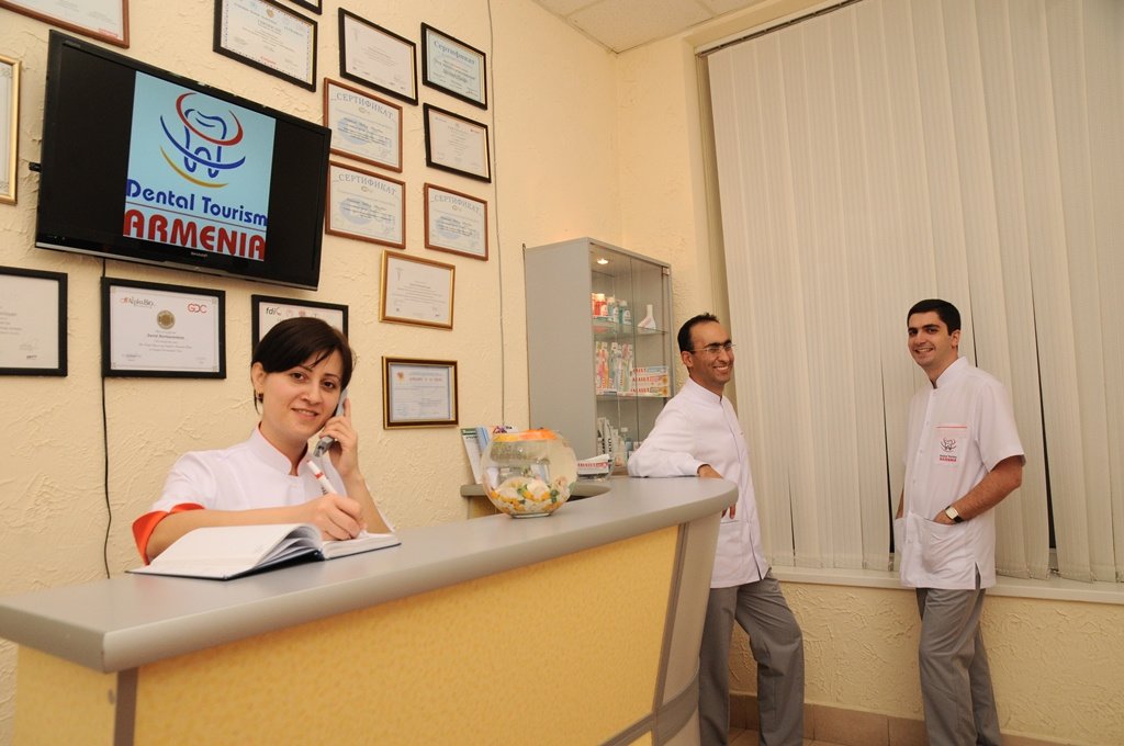 "القلعة البيضاء" عيادة طب الأسنان - "White Castle" Dental Medical Clinic